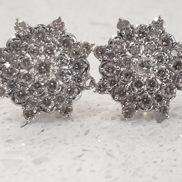 Fabulous 2 carats diamond 💎 earrings in 18k white gold - Picture 1 of 5